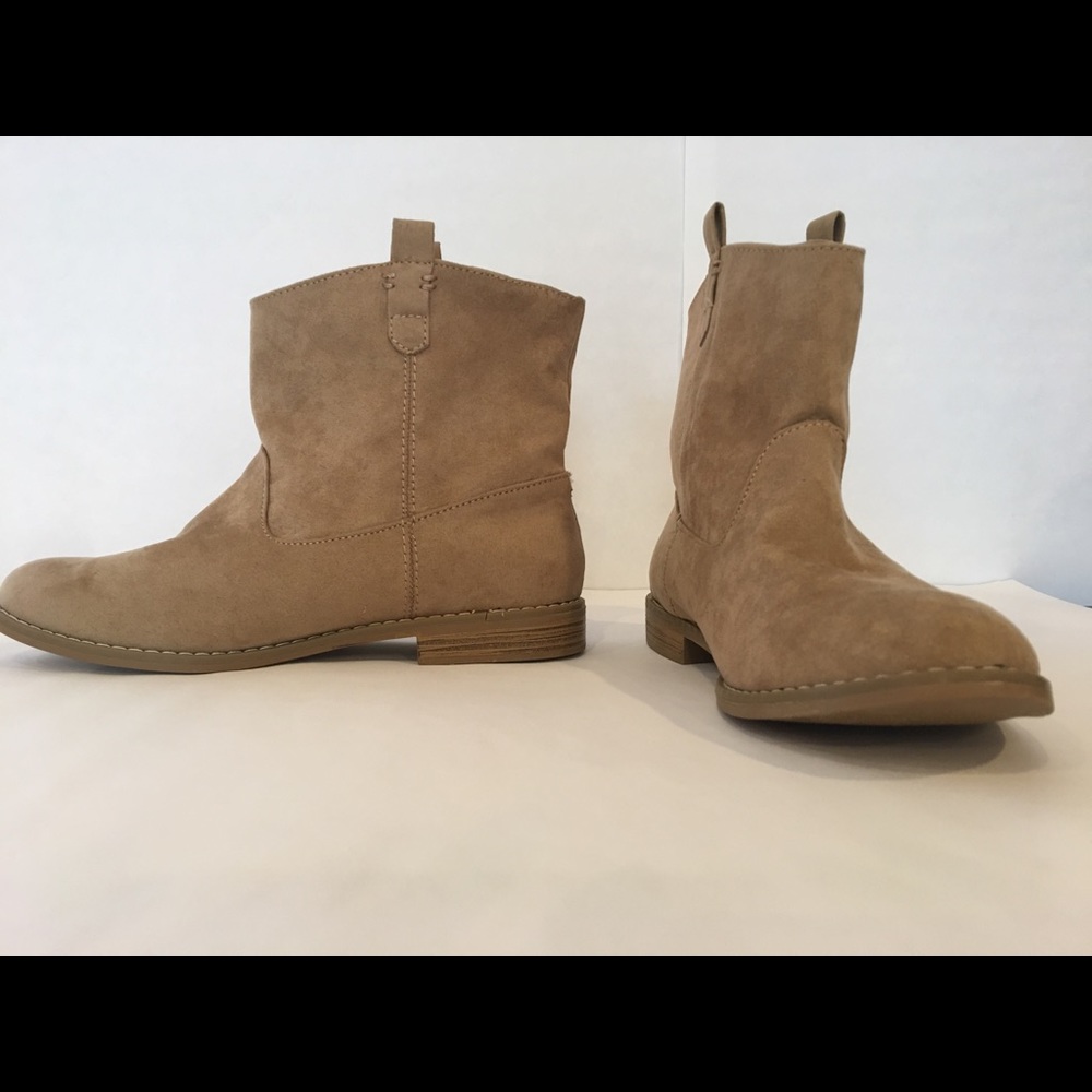 Old Navy size 8, slip on cloth booties.